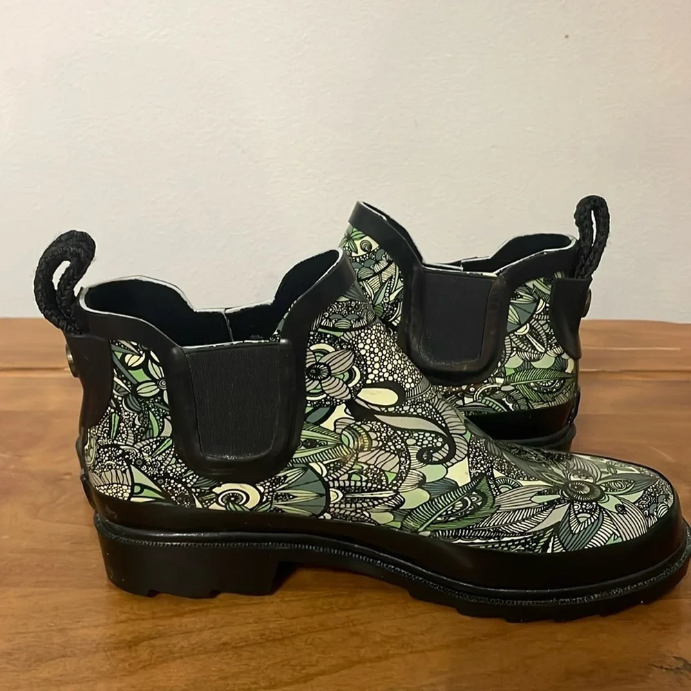 SAKROOTS Rhyme Ankle Rain Boots Size 7